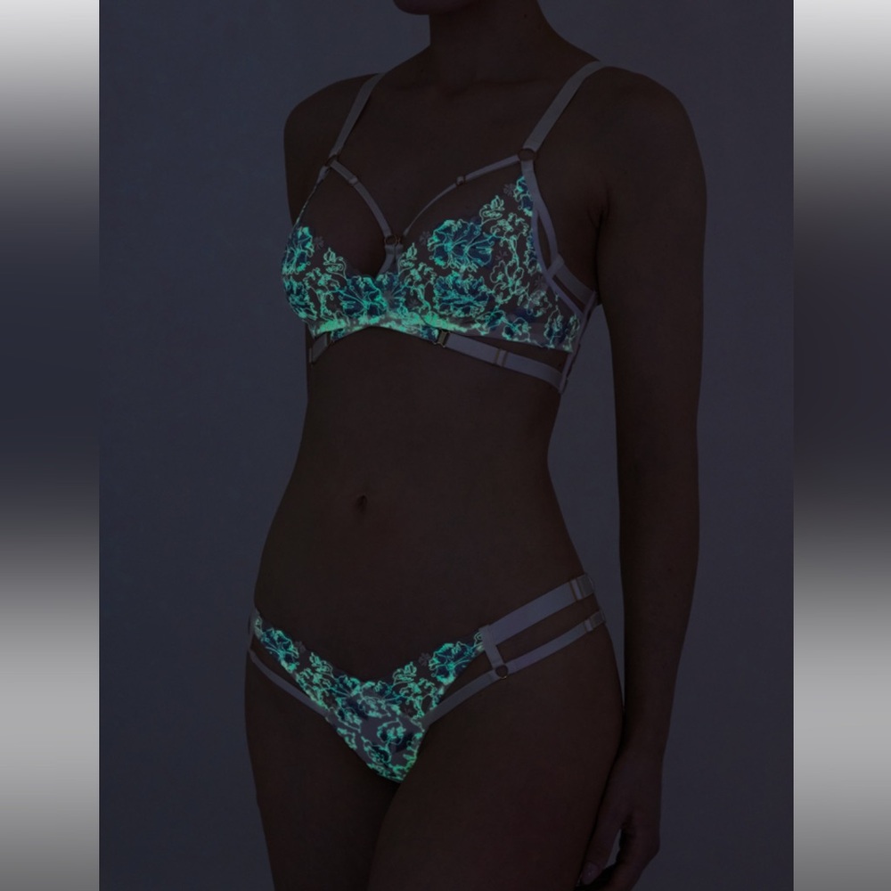 Bordelle Vita Peep Brief Cream M NWT Adjustable 24k gold plated Glow in the dark